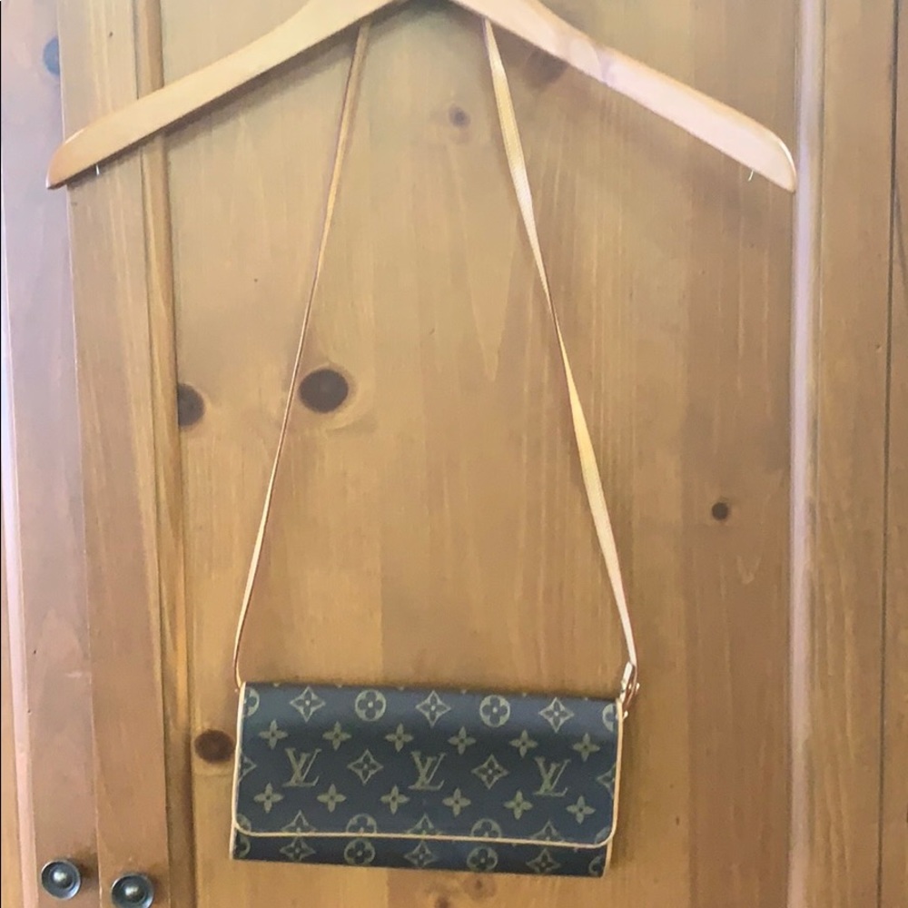 🌼SOLD🌼 Authentic Louis Vuitton Pochette Twin